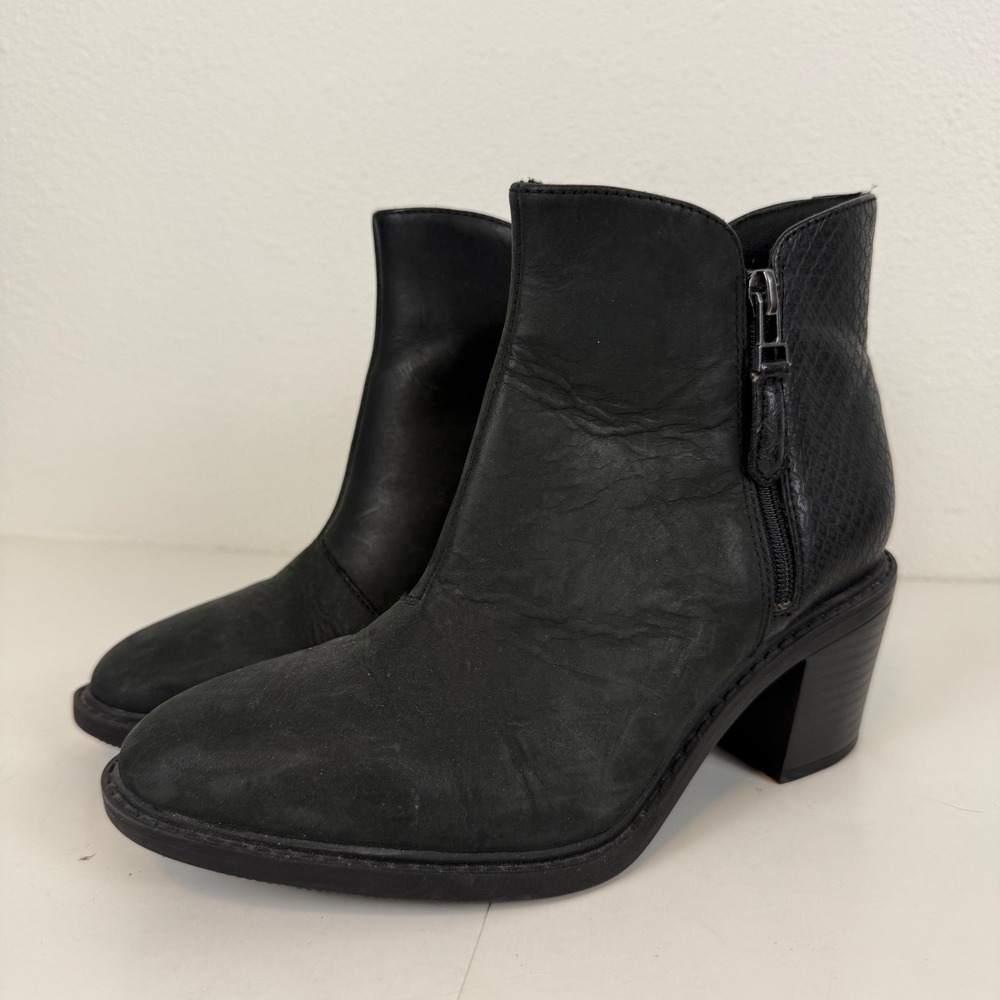 Clarks Black Leather Snakeskin Embossed Ankle Boots Side Zip Block Heel Size 7